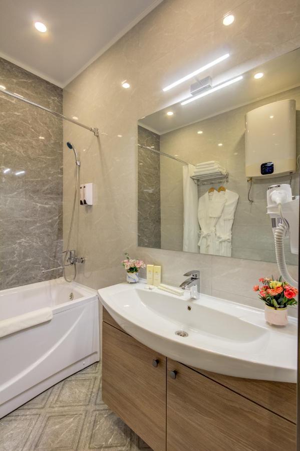 Sara Boutique Hotel Bishkek Exterior photo